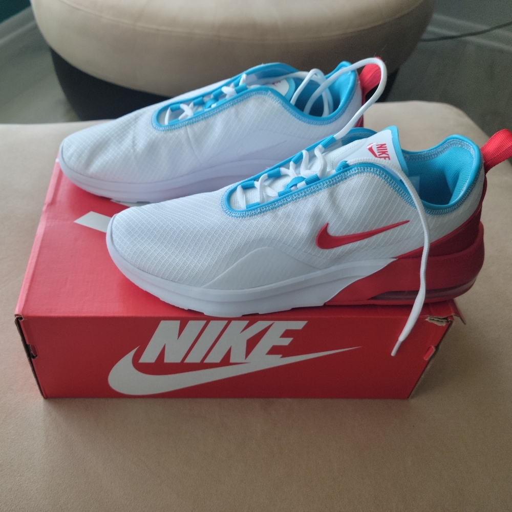 Nike  Air Max Motion 2